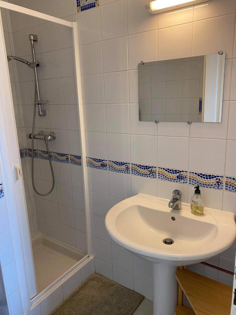 Appartement Ou Studio En Hyper Centre, Pour La Plage Et La Rue Pietonne Il Suffit De Traverser La Rue , Voir La Photo Principale Andernos-les-Bains ภายนอก รูปภาพ