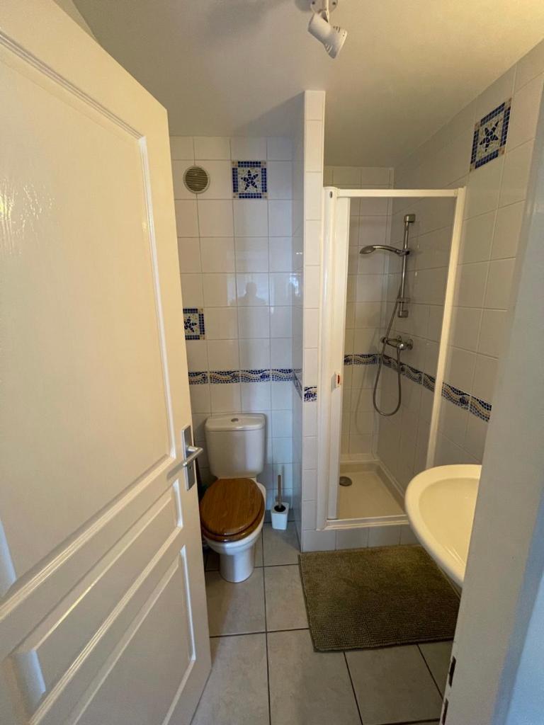 Appartement Ou Studio En Hyper Centre, Pour La Plage Et La Rue Pietonne Il Suffit De Traverser La Rue , Voir La Photo Principale Andernos-les-Bains ภายนอก รูปภาพ