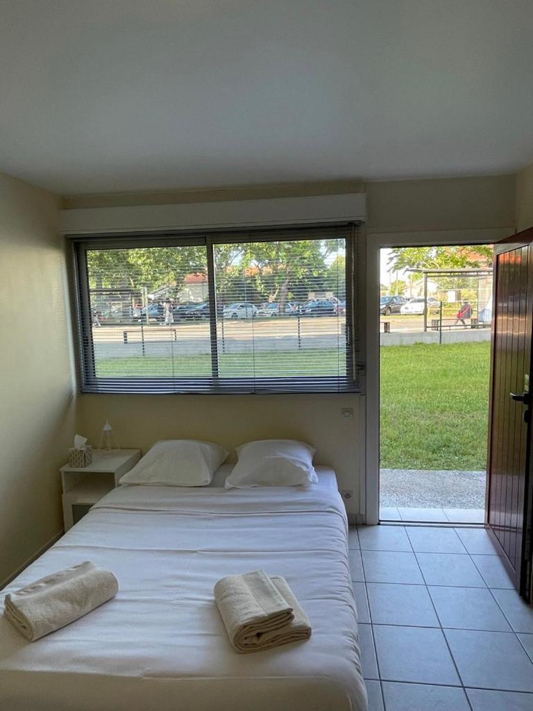 Appartement Ou Studio En Hyper Centre, Pour La Plage Et La Rue Pietonne Il Suffit De Traverser La Rue , Voir La Photo Principale Andernos-les-Bains ภายนอก รูปภาพ