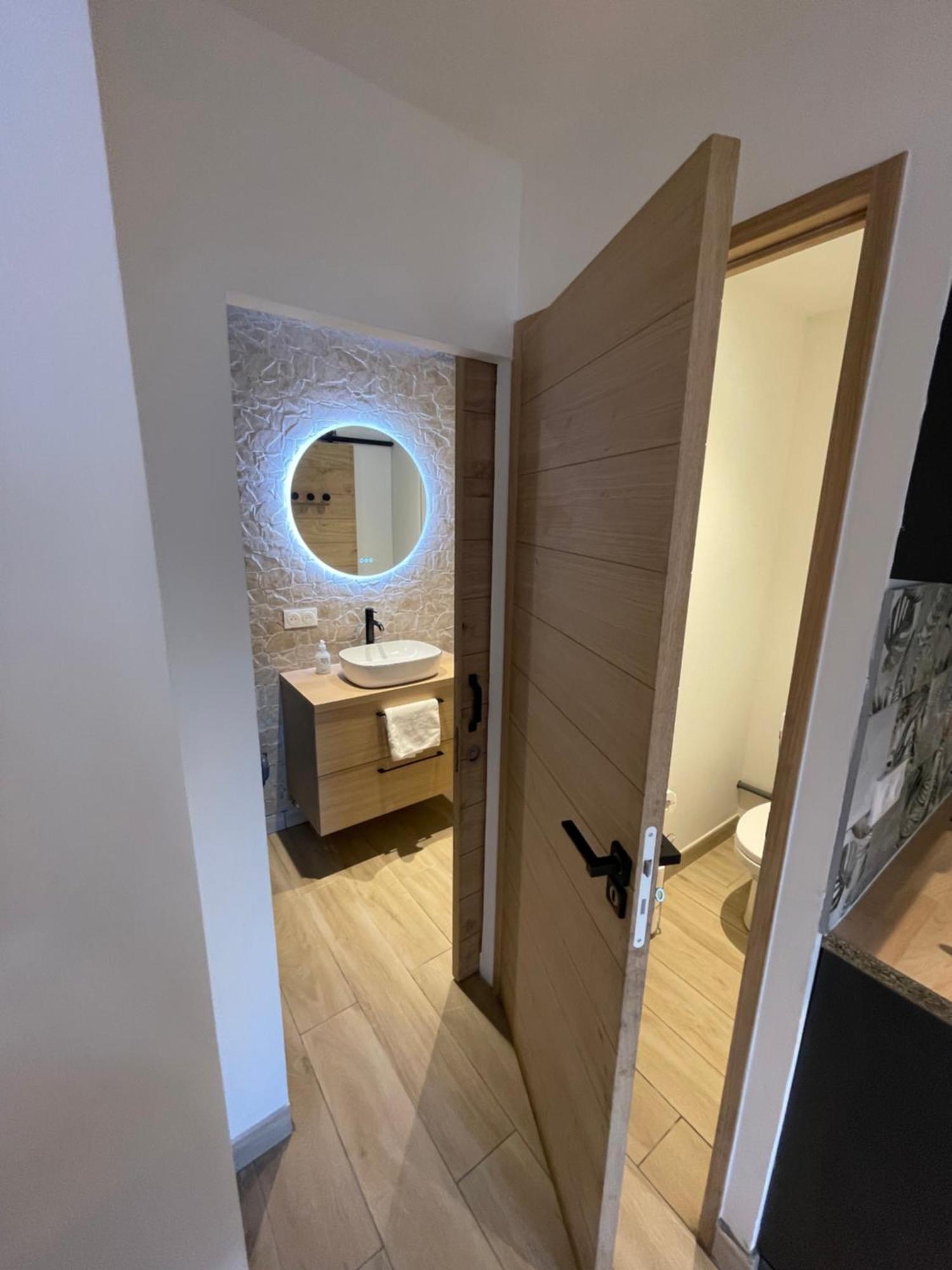 Appartement Ou Studio En Hyper Centre, Pour La Plage Et La Rue Pietonne Il Suffit De Traverser La Rue , Voir La Photo Principale Andernos-les-Bains ภายนอก รูปภาพ