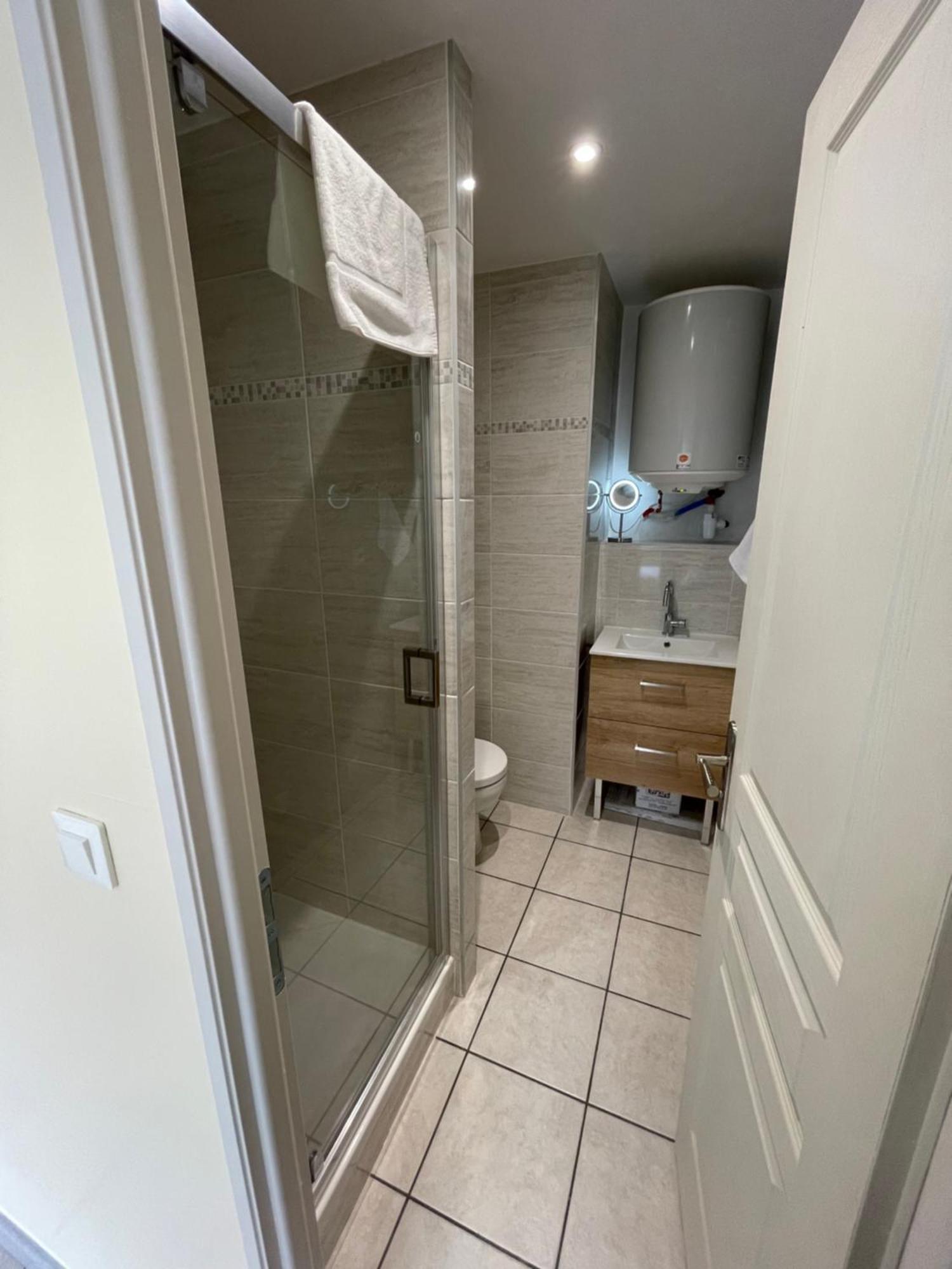 Appartement Ou Studio En Hyper Centre, Pour La Plage Et La Rue Pietonne Il Suffit De Traverser La Rue , Voir La Photo Principale Andernos-les-Bains ภายนอก รูปภาพ