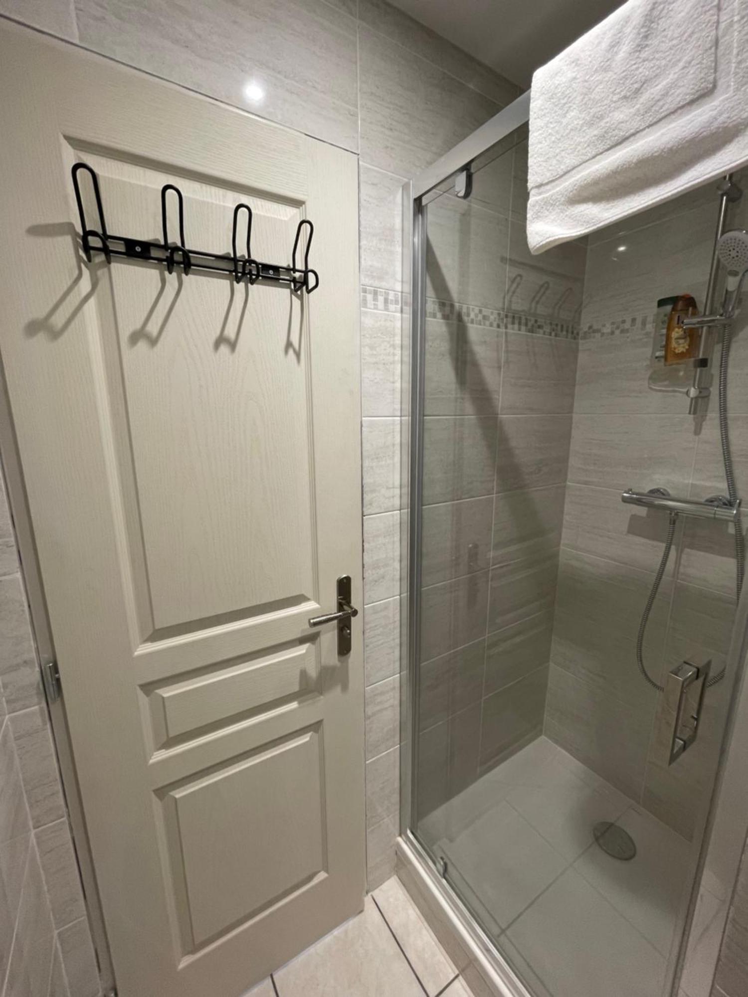 Appartement Ou Studio En Hyper Centre, Pour La Plage Et La Rue Pietonne Il Suffit De Traverser La Rue , Voir La Photo Principale Andernos-les-Bains ภายนอก รูปภาพ