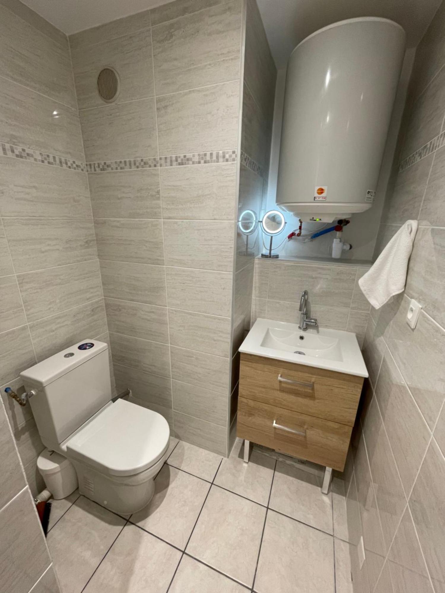 Appartement Ou Studio En Hyper Centre, Pour La Plage Et La Rue Pietonne Il Suffit De Traverser La Rue , Voir La Photo Principale Andernos-les-Bains ภายนอก รูปภาพ